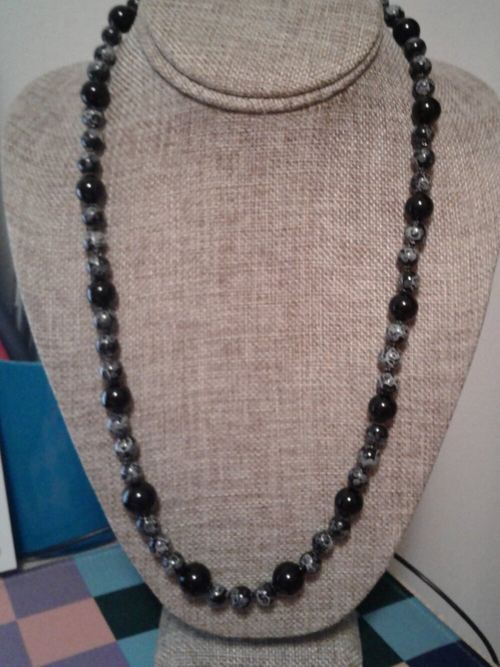 Black/White Swirl Design Glass Bead Single Strand Necklace 24" Long LNC - Picture 1 of 2